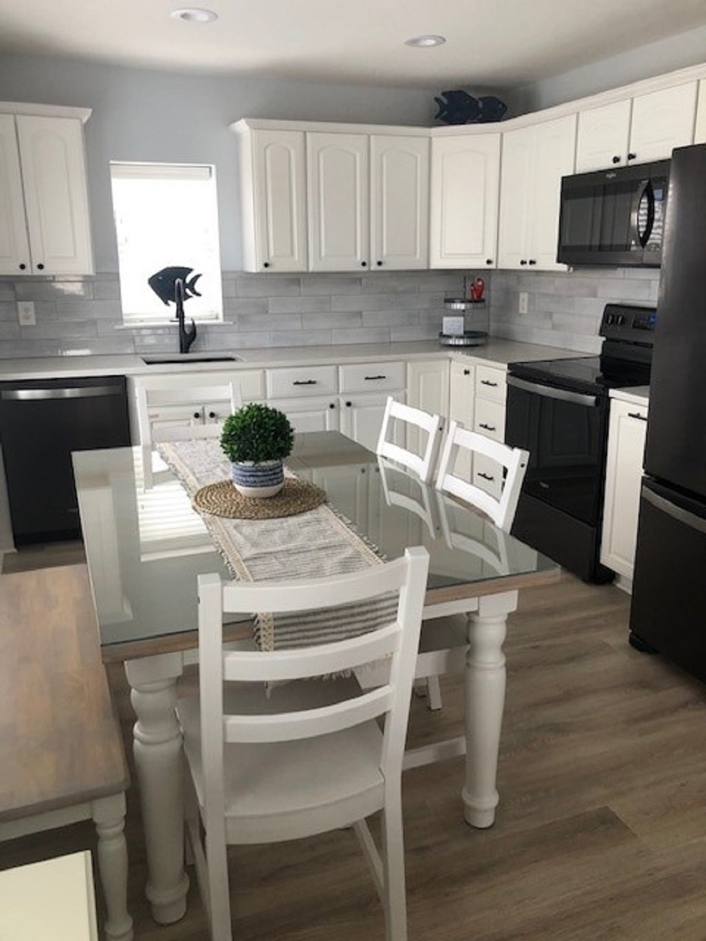Eat-In Kitchen