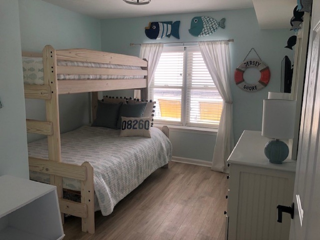 Bedroom 2 with 2 Twin Size Beds and 1 Full Size Bed
