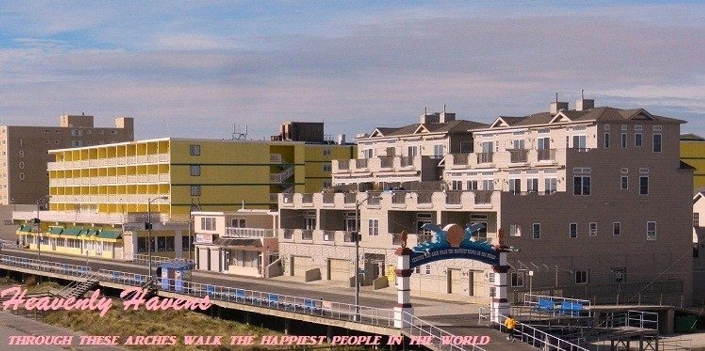 1600 Boardwalk By The Arch: Townhome Style: Top Two Floors!