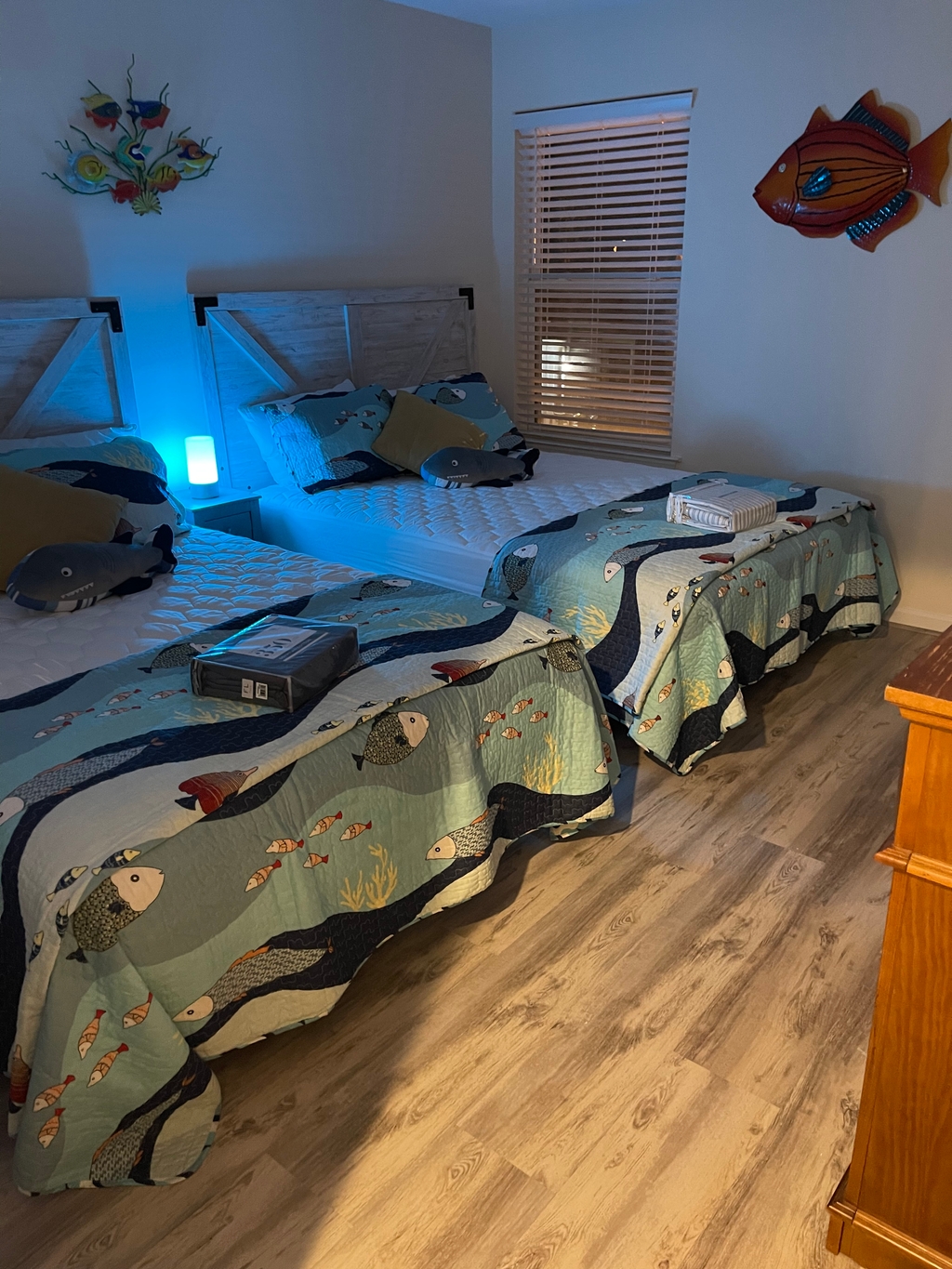 Bedroom 3, 1 queen, 1 double 