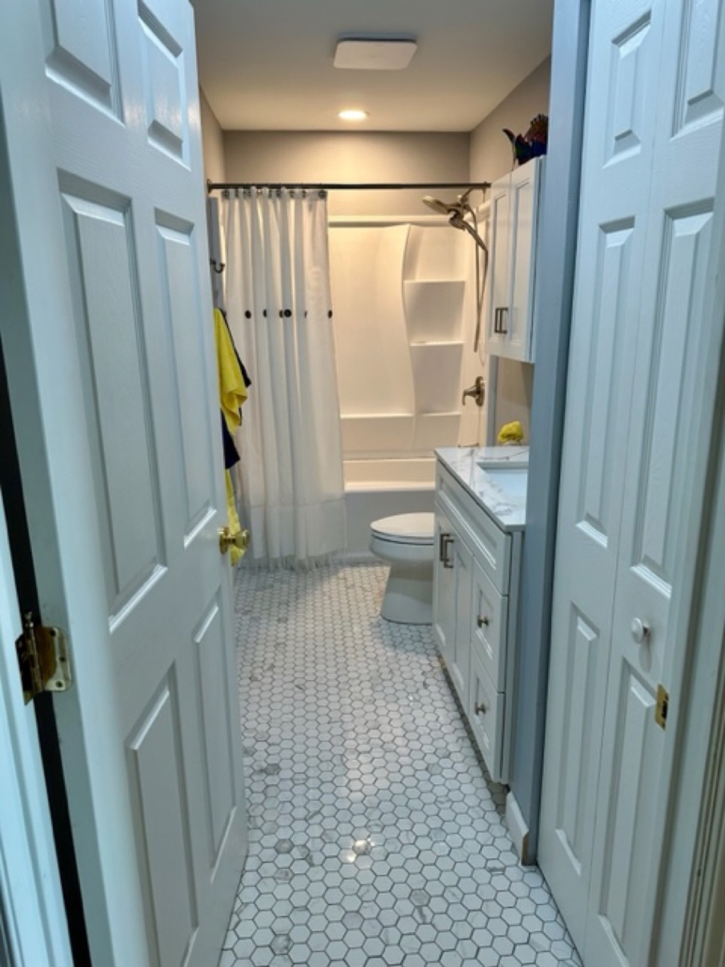 Hall Bath, full bath, towels, blow dryer 