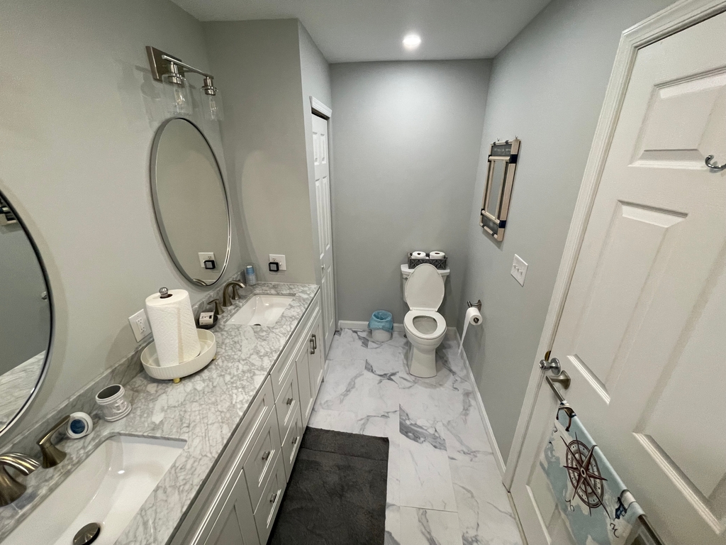 Master Bath with plenty of lighting 