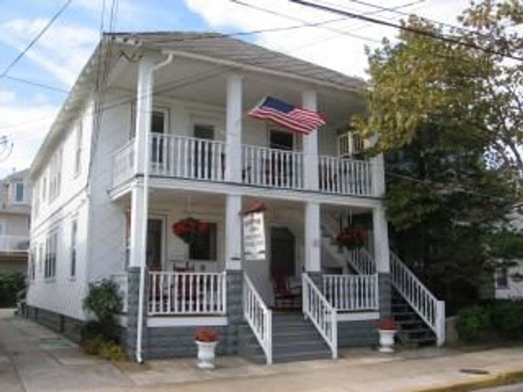 HARIMAR APARTMENTS/COTTAGE * GREAT LOCATION * 302 EAST JUNIPER AVENUE