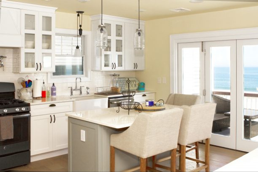 Professional kitchen w/ island