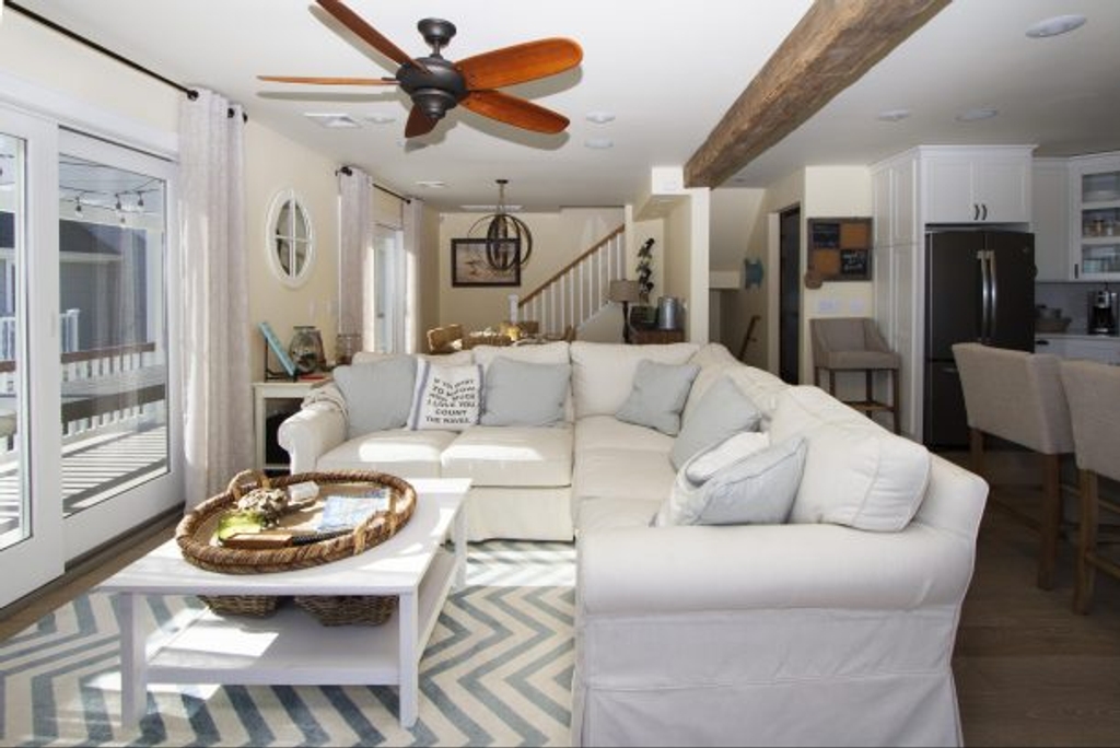 Living room / Kitchen has great flow...and endless views of the ocean