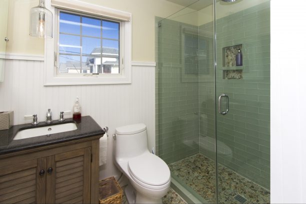 2nd floor luxury bathroom