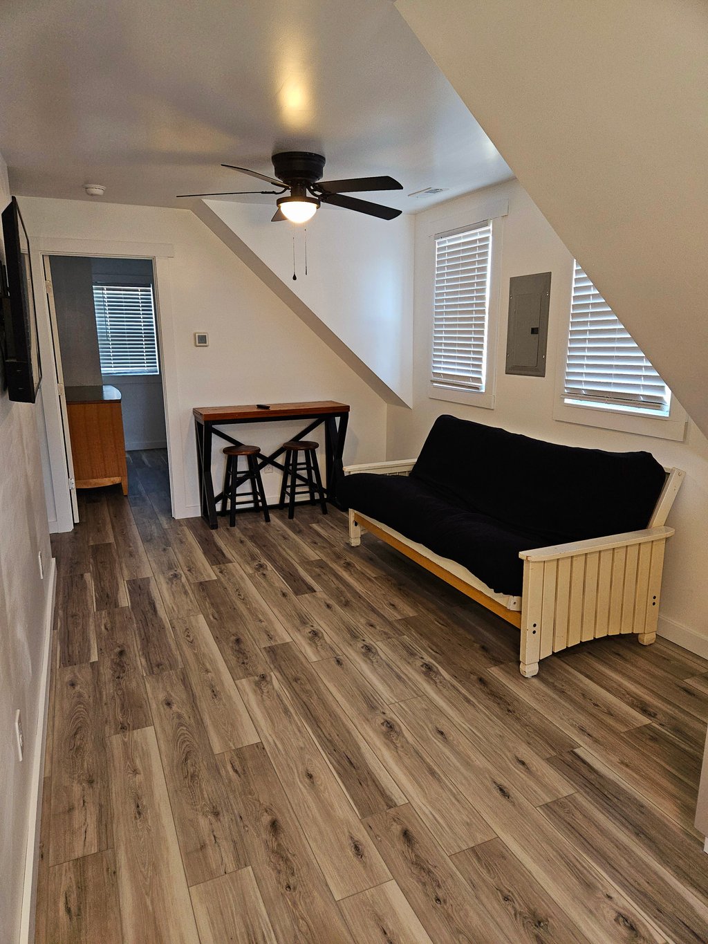 2ND FLOOR LIVING ROOM