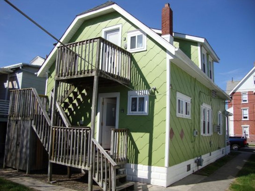 REAR ENTRANCE TO 2ND FLOOR