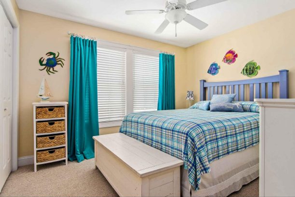 queen bedroom