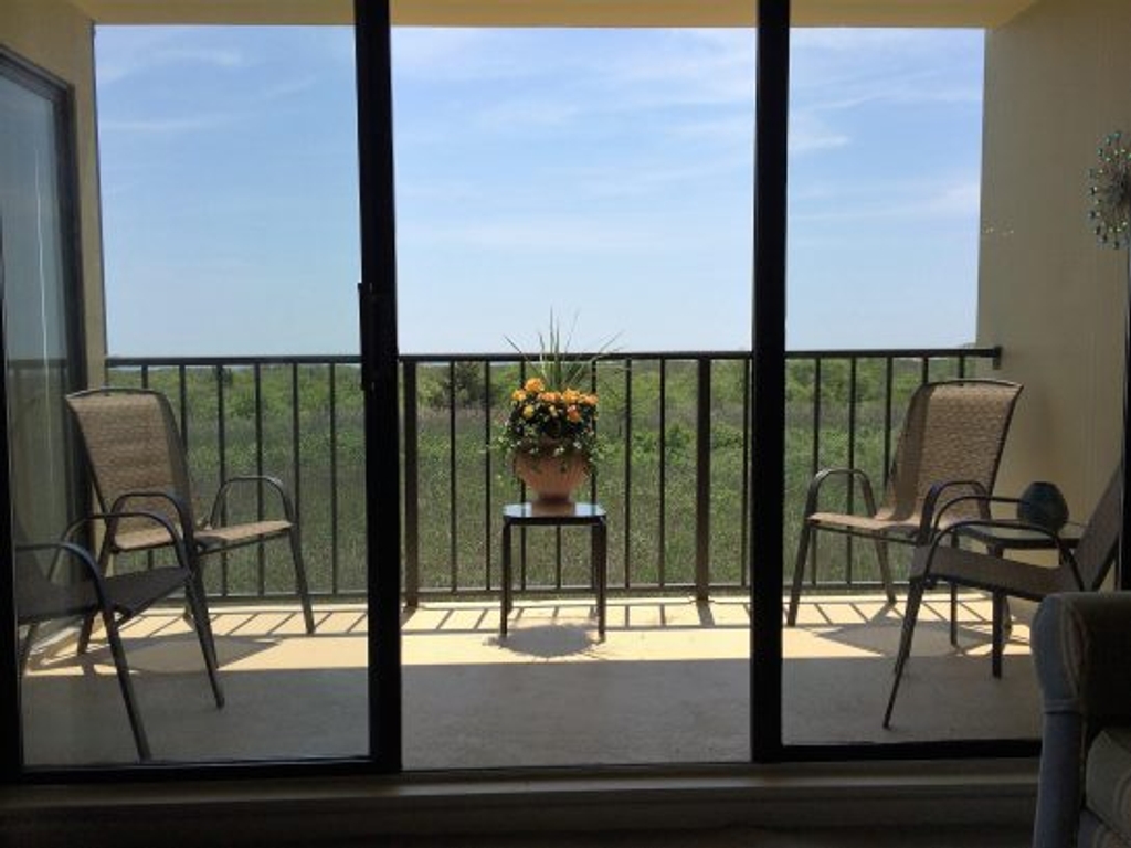 Oceanfront condo with heated pool and elevator