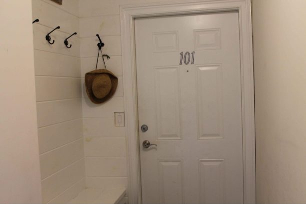 Separate private entrance to the first floor master suite with a queen bed, twin daybed/twin trundle , wet bar and full bath.