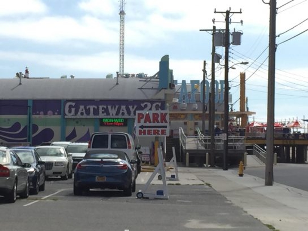 1.5  blocks from Wildwood boardwalk! 