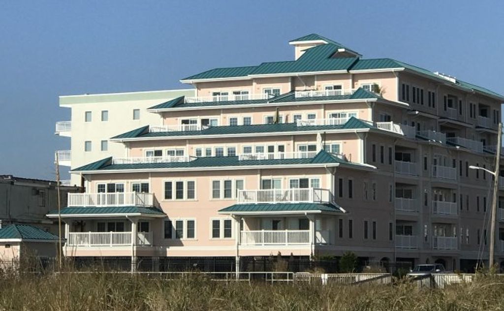Penthouse Condo With Den And Ocean Front View Wildwood Crest Nj Shoresummerrentals Www Shoresummerrentals Com