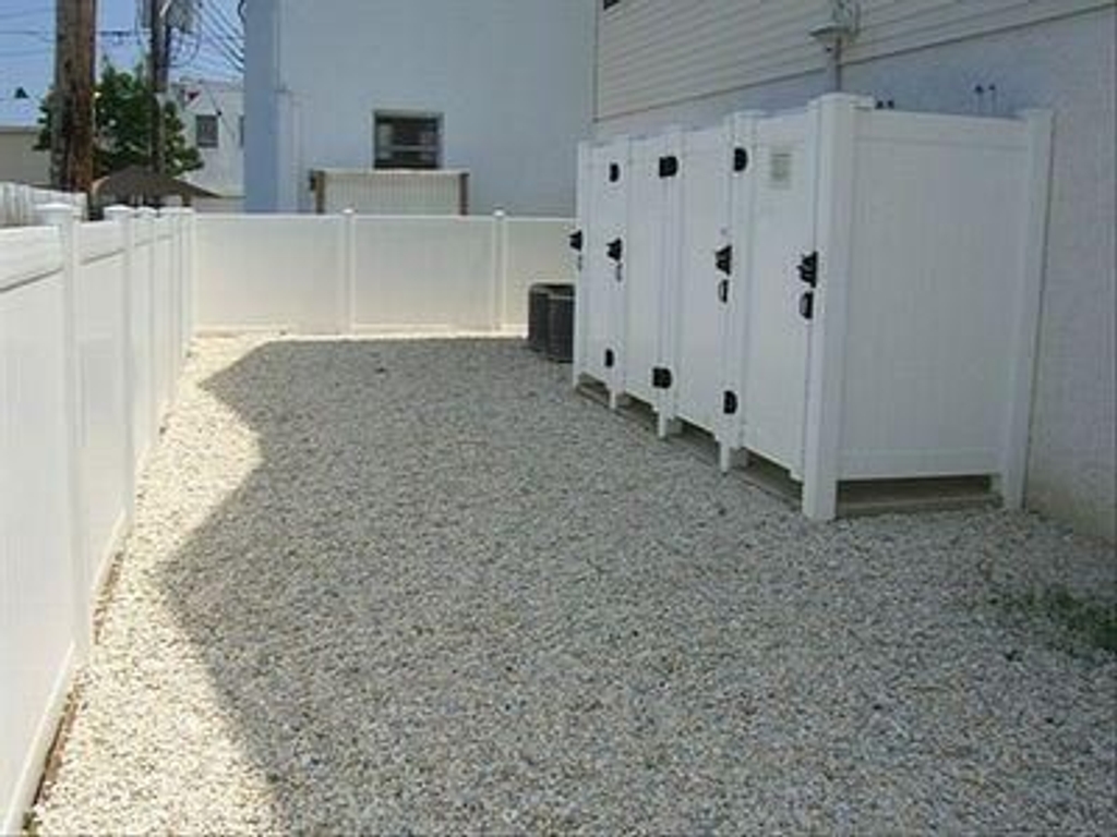 Private Outdoor Shower - Hot &amp;amp; Cold Water