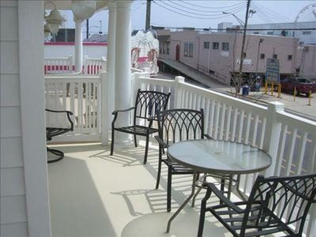 Balcony With View To The Boardwalk Entry Ramp