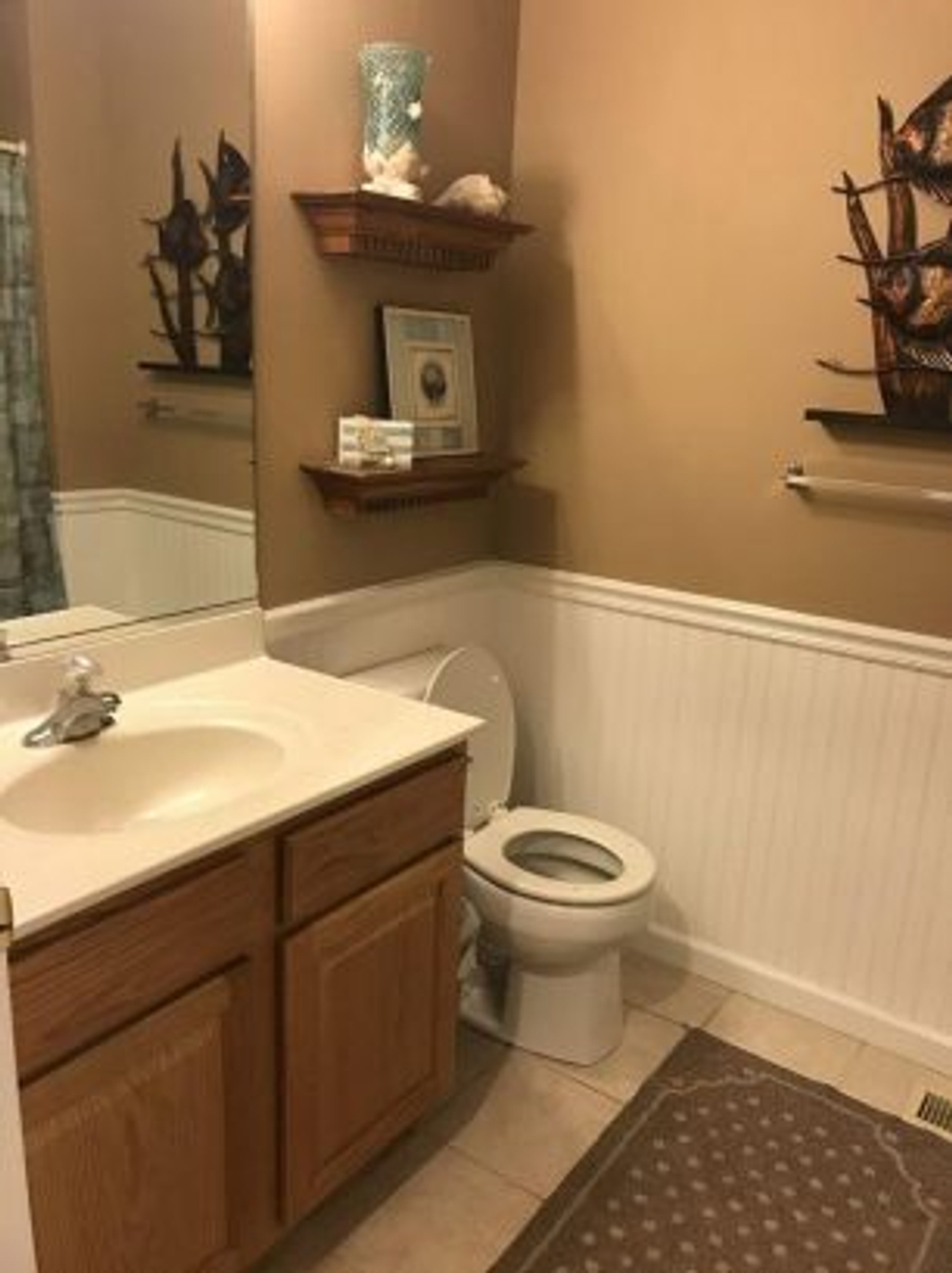 Main Bathroom with Tub &amp;amp; Shower