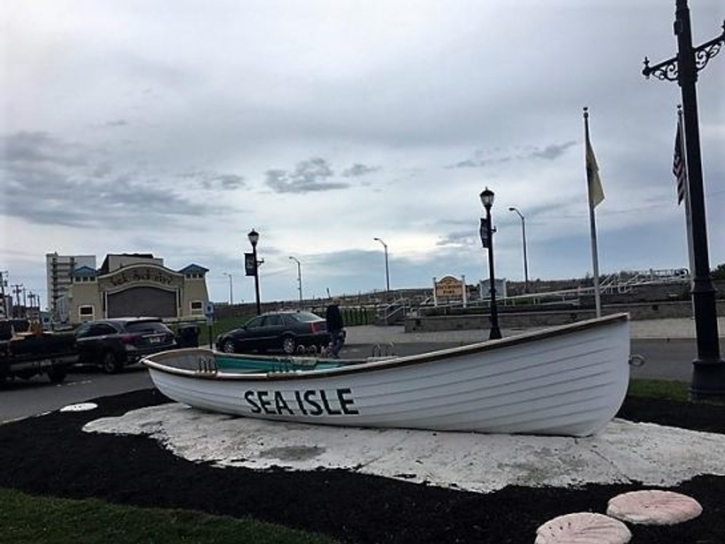 Sea Isle Boat located at the Promenade