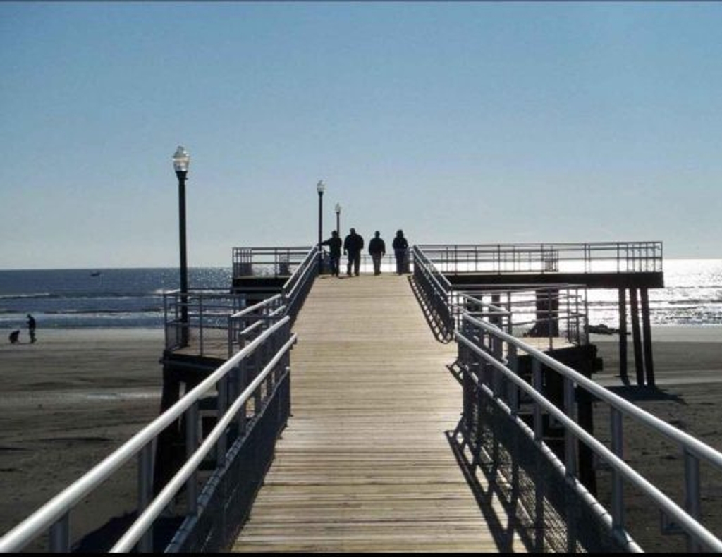  Crest pier