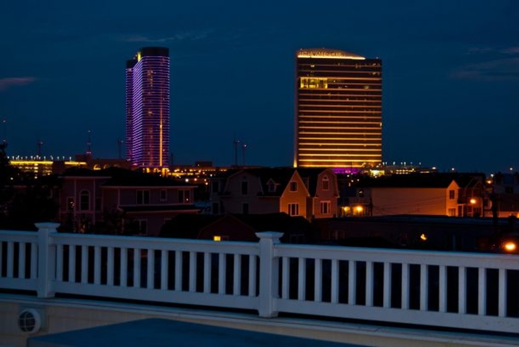 ❤️ Experience unforgettable views both day and night from the &amp;ldquo;One-of-a-Kind&amp;rdquo; ROOFTOP DECK! No other property in the area has an experience like the Rooftop Deck at the Top End Townhomes! The deck is HUGE with stunning views any time of day or night! We h
