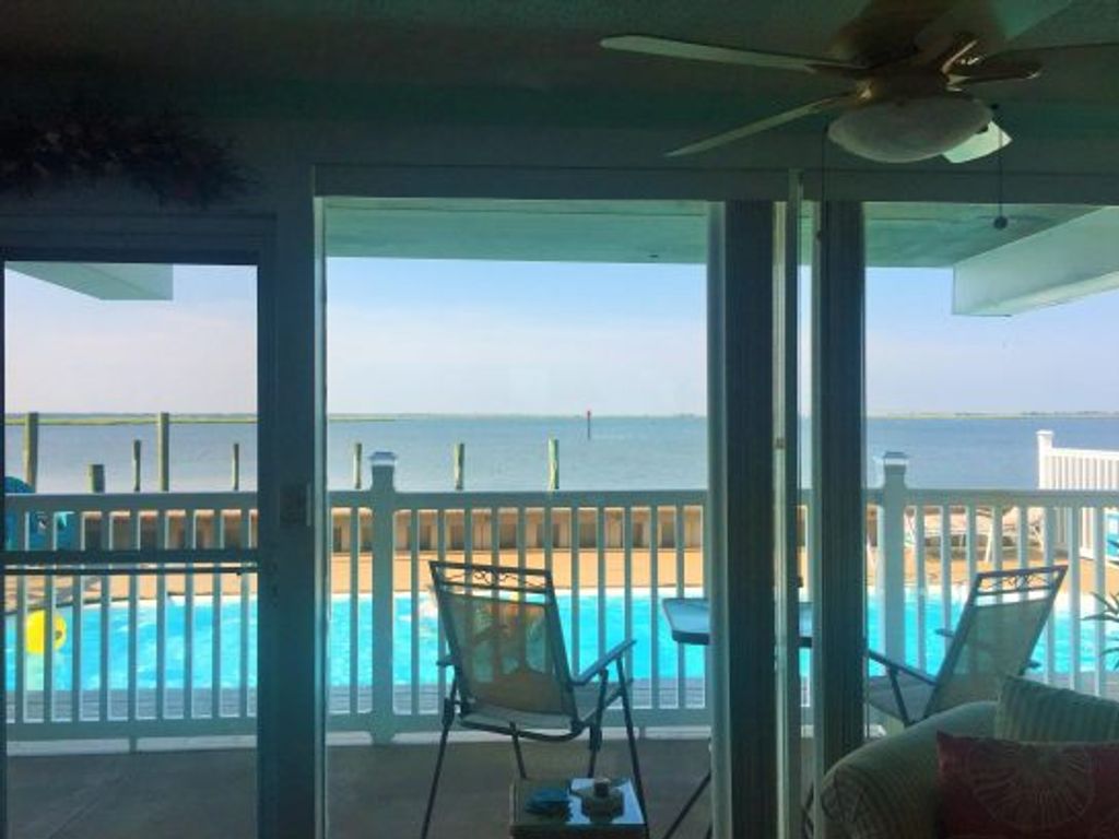 Water water everywhere! Sunsets Galore. Boat Slip, Stargaze, Relax