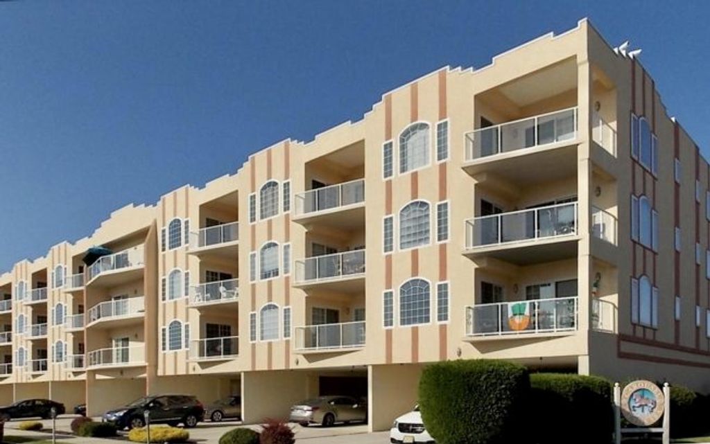 Beautiful Condo Great Ocean View Pool Beach Block Wildwood Crest Nj Shoresummerrentals Www Shoresummerrentals Com