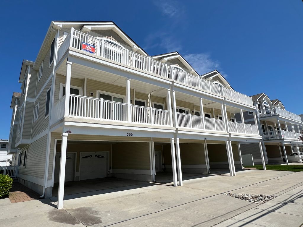 North Wildwood Condo. Close to beach and boards Pet Friendly