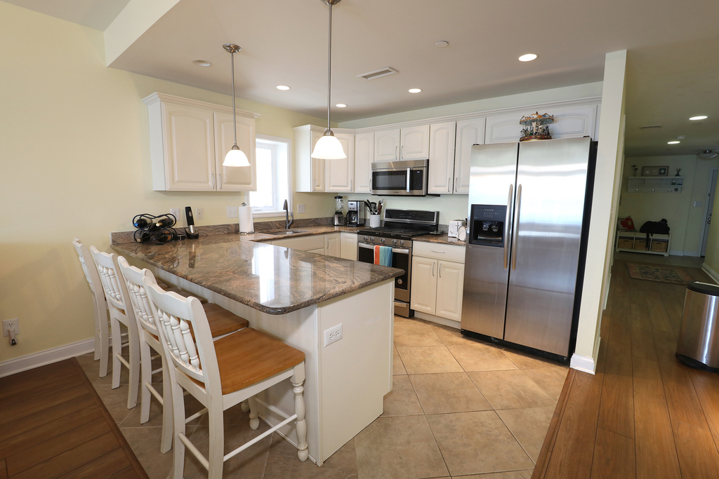 Kitchen with granite counter tops 