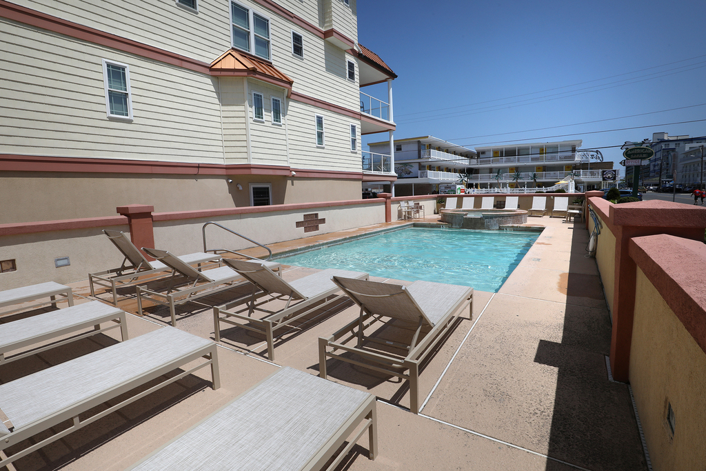 Pool area 