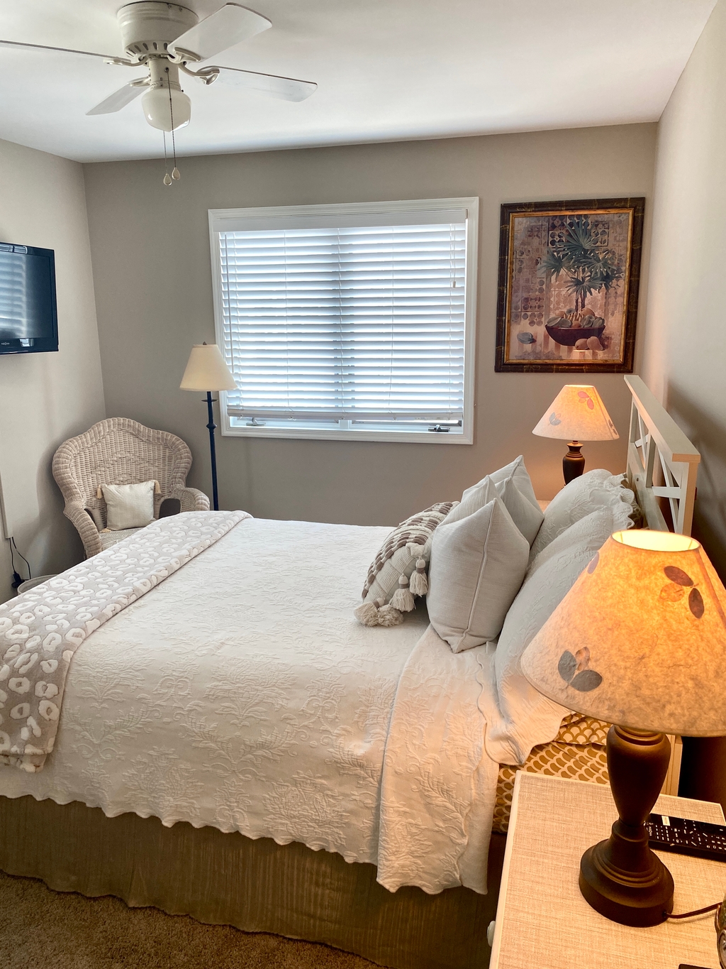 Master bedroom Queen bed