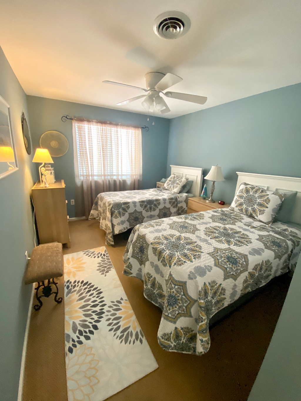 2nd bedroom-2 twins 