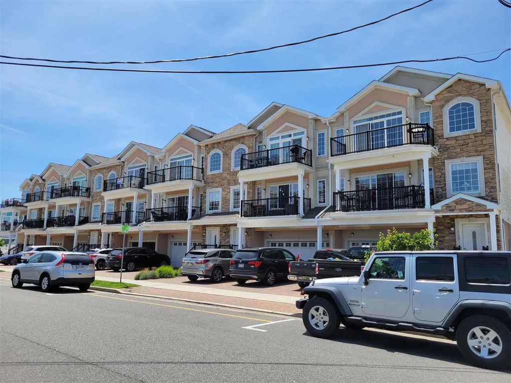 Beach Block Beauty***only a few weeks left*** - North Wildwood, NJ