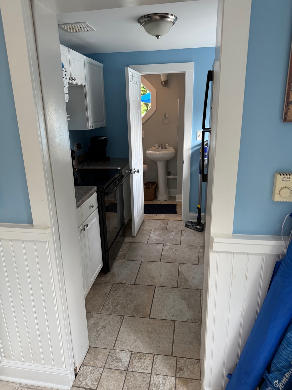 Guest House Kitchen &amp;amp; Bathroom