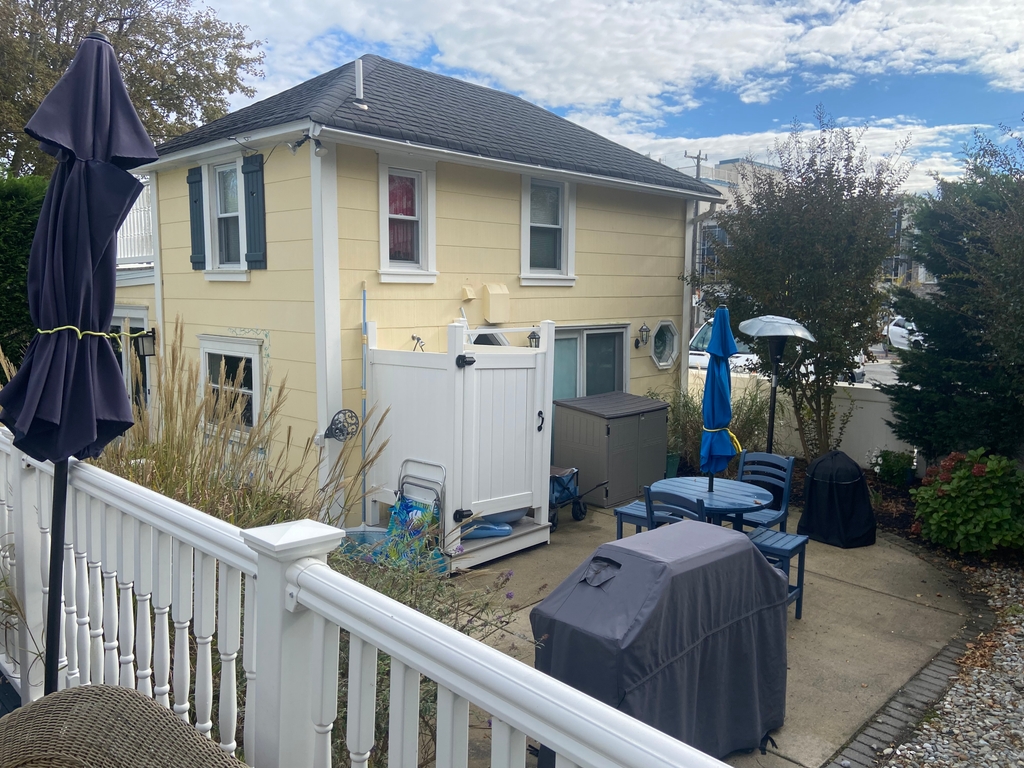   Guest House &amp;amp; Side Patio