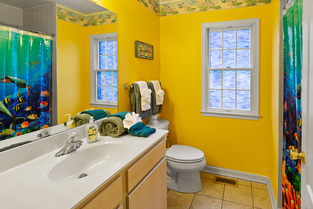 ❤️ Many reviews note how much they LOVE having three Bathrooms! The bathroom is decorated with fun Beach themed decorations and is always immaculately clean! All towels are fresh and clean and provided by us!