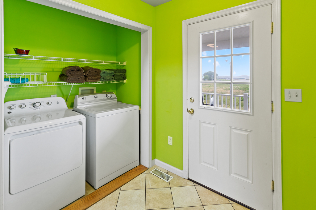 ❤️ We have a Washer and Dryer available for your convenience. We provide laundry detergent! Use this door to take yourself outside the 2nd floor deck. The deck is Large with stunning Ocean, Water, and City views any time of day or night!