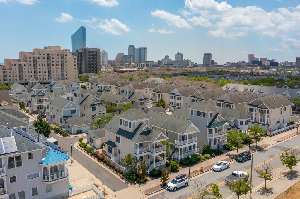 ❤️ You will LOVE the location, quiet and safe area but still very close to the beach/boardwalk, casinos, and all the fun!