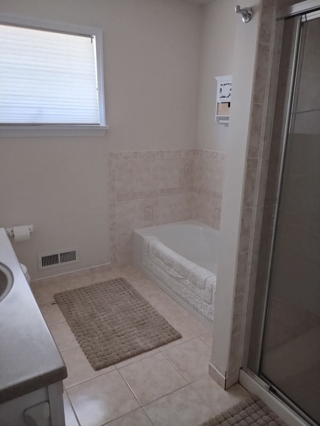 Full bathroom bedroom level