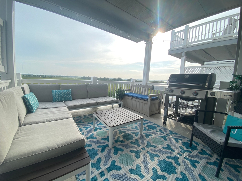 2nd fl deck off living room