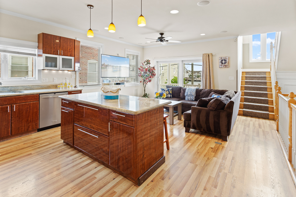 ❤️ Beautiful kitchen and living room area! A Great Place for you to gather with friends and family! Enjoy water views and the fresh sea air from the Large Outside Deck! A 65&amp;rdquo; 4K TV with Free HBO, Sports Channels, and lots of channels are available!