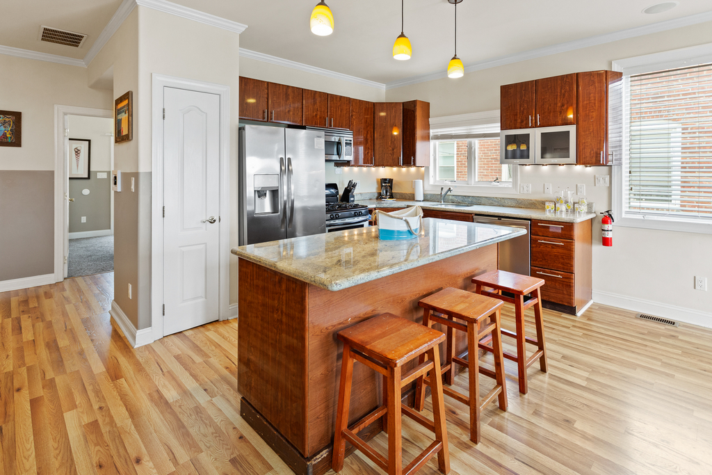 ❤️ Experience for yourself our Wonderful Kitchen with granite countertops and beautiful lighting! Take advantage of the HUGE kitchen island for your tasty treats and drinks! The kitchen is Stocked with plates, cups, and utensils!