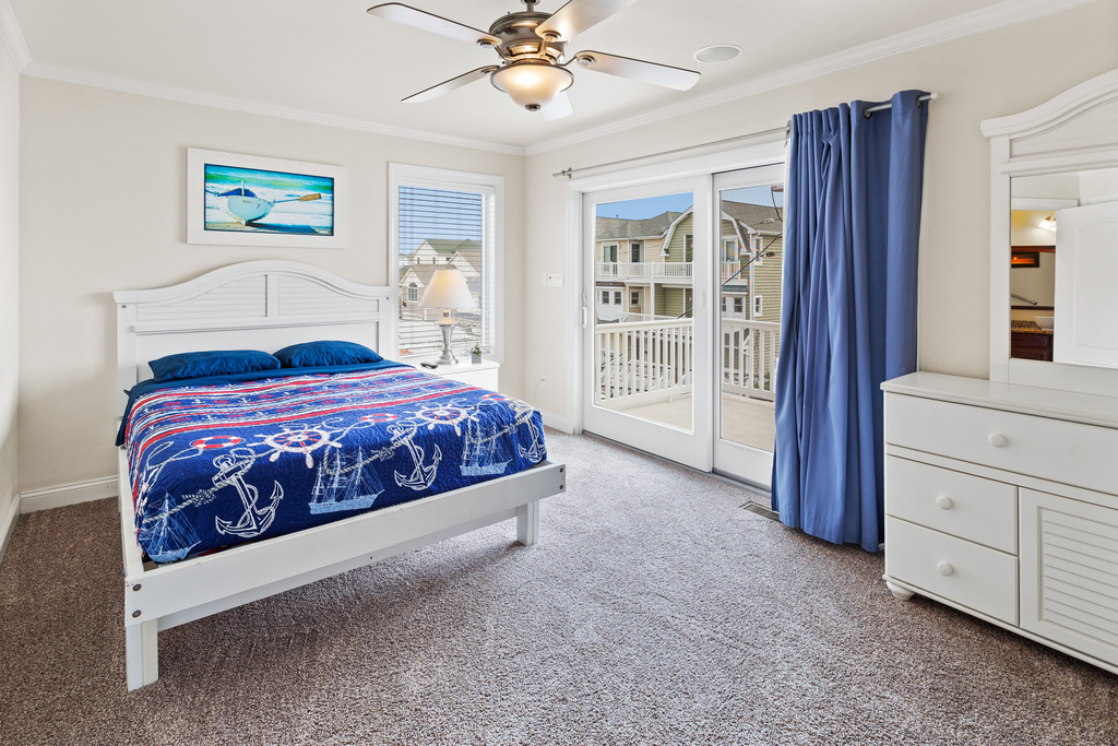 ❤️ After a fun day get a Great Nights Rest in your comfortable master bedroom! Use the Luxury En-Suite with your own Jacuzzi Tub and LARGE walk-in-shower. Enjoy great water views and the fresh sea air from the Deck! Large HDTV available!