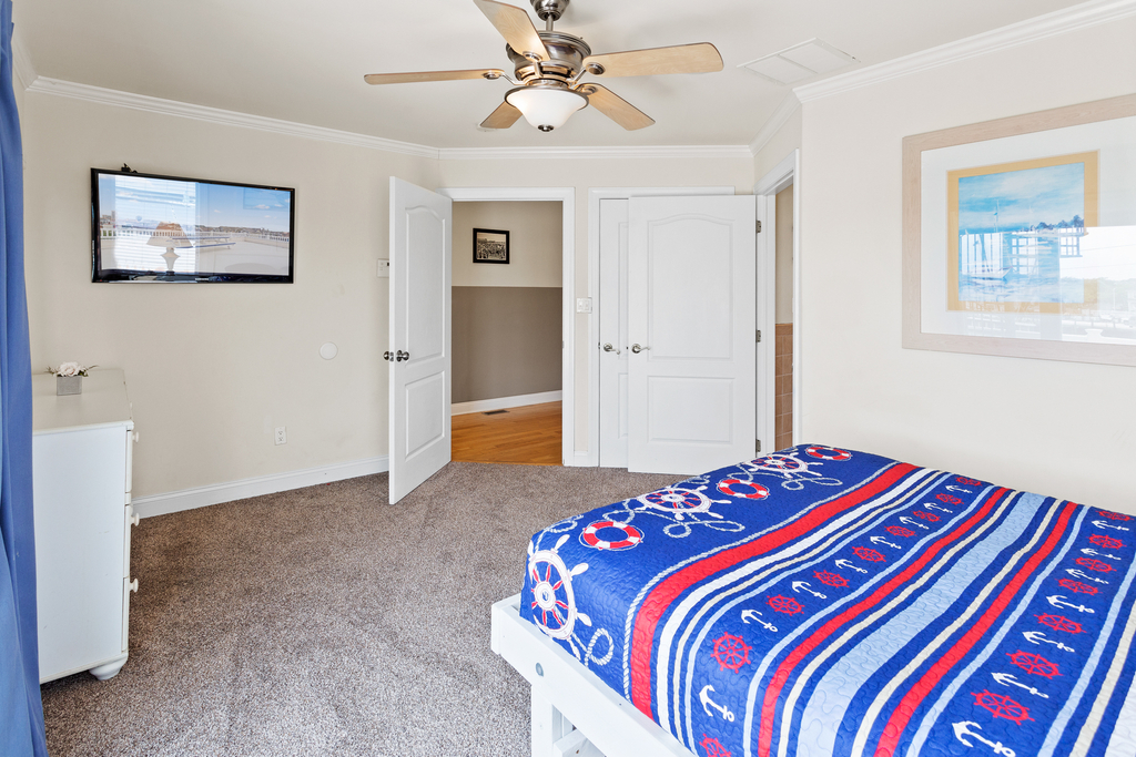 ❤️ After a fun day get a Great Nights Rest in your comfortable master bedroom! Use the Luxury En-Suite with your own Jacuzzi Tub and LARGE walk-in-shower. Enjoy great water views and the fresh sea air from the Deck! Large HDTV available!