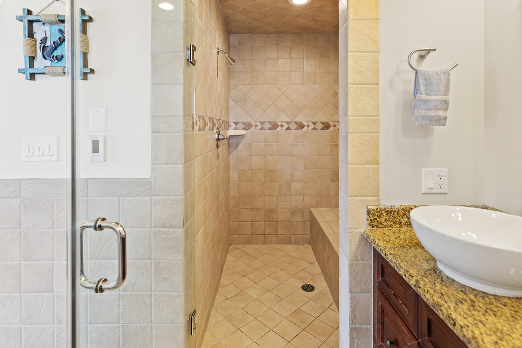 ❤️ Enjoy for yourself an Incredible master bath. Use your Soothing Jacuzzi Tub and turn-on the Heated Tile Floor, you will think you have gone to Heaven! Take advantage of two stylish vessel sinks and Enjoy the HUGE Walk-In Shower. WOW!