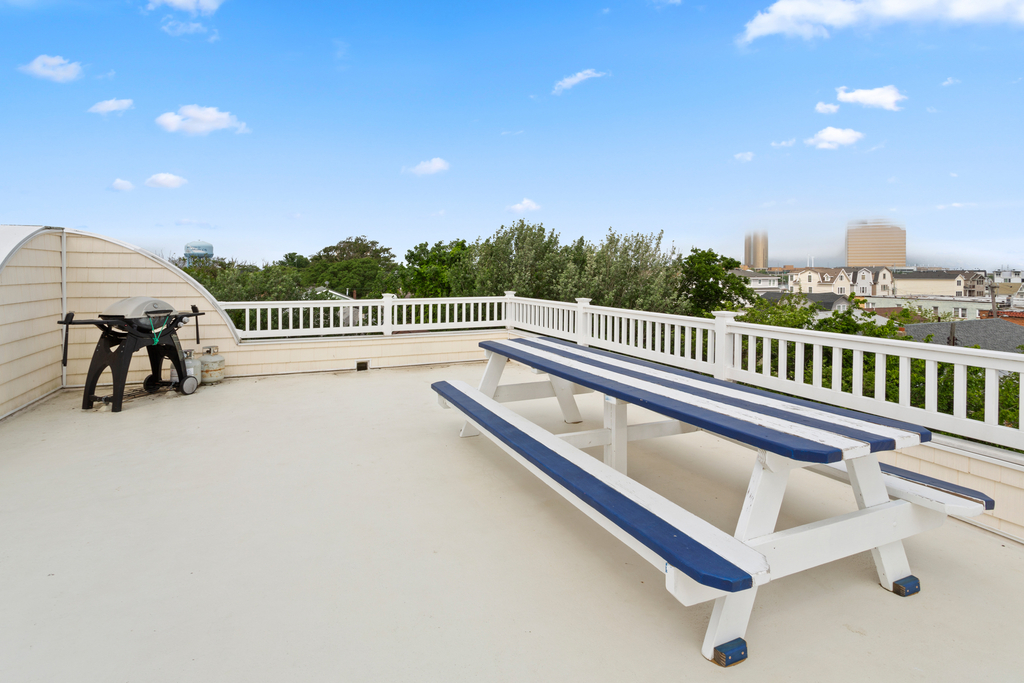 ❤️ Enjoy a Barbeque with family &amp;amp; friends on the One-of-A-Kind Rooftop Deck! We supply propane Grill and the propane! Imagine yourself grilling on the deck with the stunning views, sounds and smells of the ocean. ONLY at the Top End Townhome!