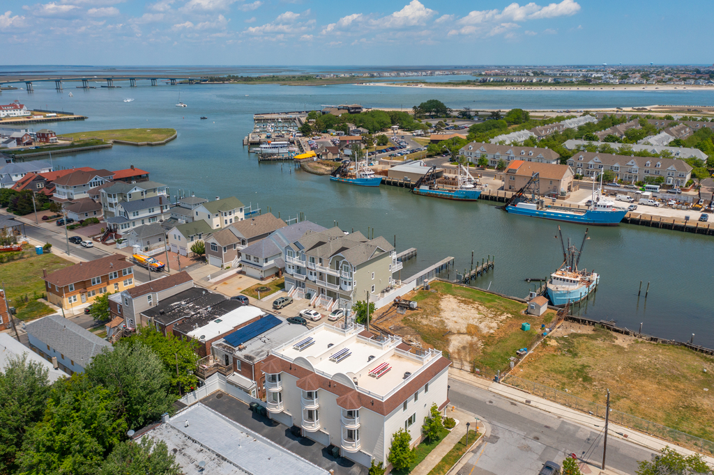 ❤️ Great Location! Quiet and safe neighborhood but still very close to all the fun! The Boardwalk, Beach, Restaurants, Casino&amp;rsquo;s, Sights, and Boating all within minutes away! 