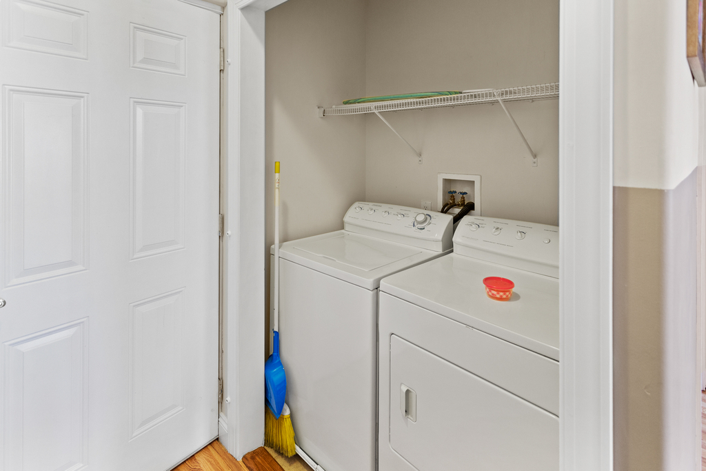 ❤️ We have a Washer and Dryer available for your convenience. We provide laundry detergent!