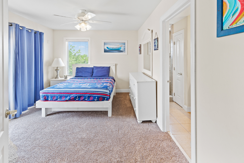 ❤️ After a great day out on the town get a Great Nights Rest in your large and comfortable 2nd master bedroom (Yes we have Two Master Bedrooms)! Use the Luxury En-Suite with a LARGE walk-in-shower. Enjoy the fresh sea air from your Own Private Deck!