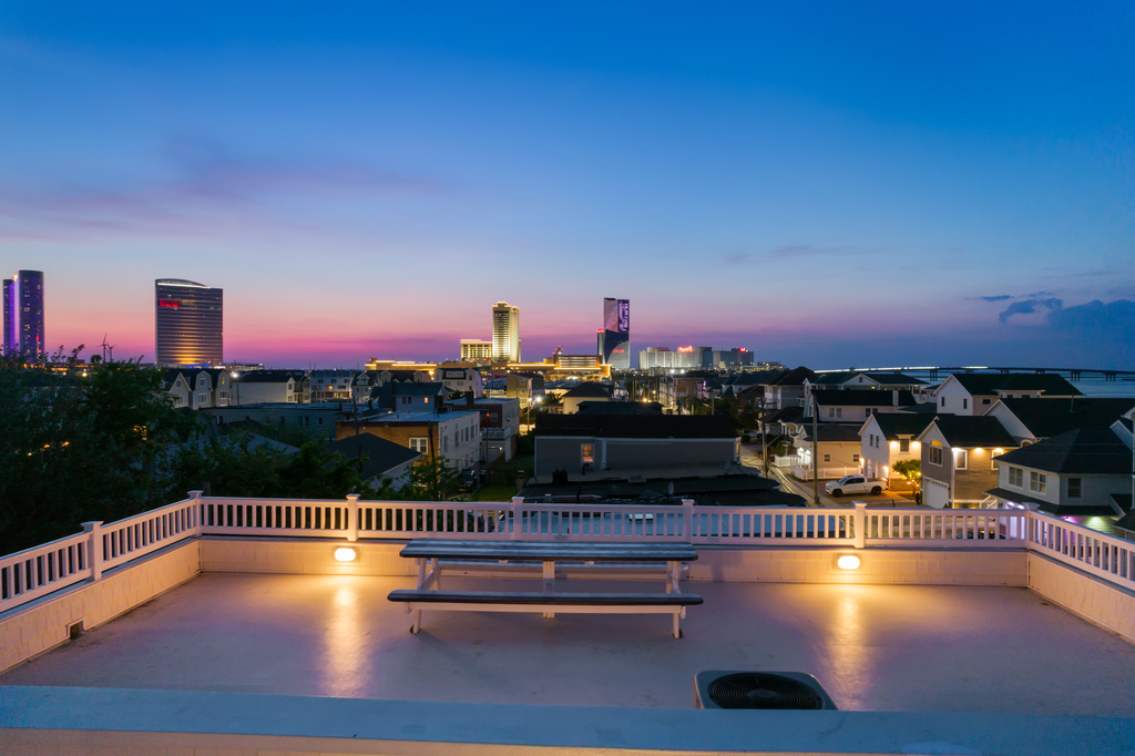 ❤️ Experience unforgettable views both day and night from the &amp;ldquo;One-of-a-Kind&amp;rdquo; ROOFTOP DECK! No other property in the area has an experience like the Rooftop Deck at the Top End Townhomes! The deck is HUGE with stunning views any time of day or night!