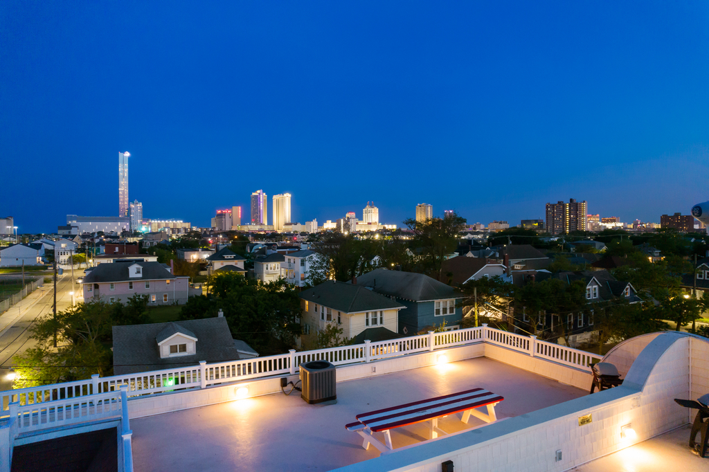 ❤️ Experience unforgettable views both day and night from the &amp;ldquo;One-of-a-Kind&amp;rdquo; ROOFTOP DECK! No other property in the area has an experience like the Rooftop Deck at the Top End Townhomes! The deck is HUGE with stunning views any time of day or night!