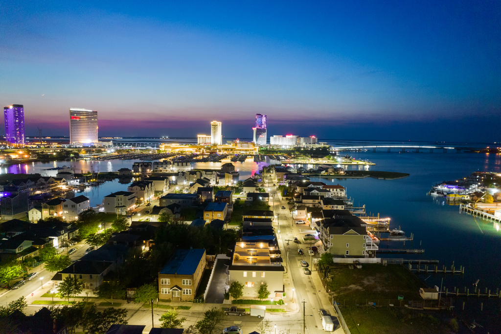 ❤️ Experience unforgettable views both day and night from the &amp;ldquo;One-of-a-Kind&amp;rdquo; ROOFTOP DECK! No other property in the area has an experience like the Rooftop Deck at the Top End Townhomes! The deck is HUGE with stunning views any time of day or night!